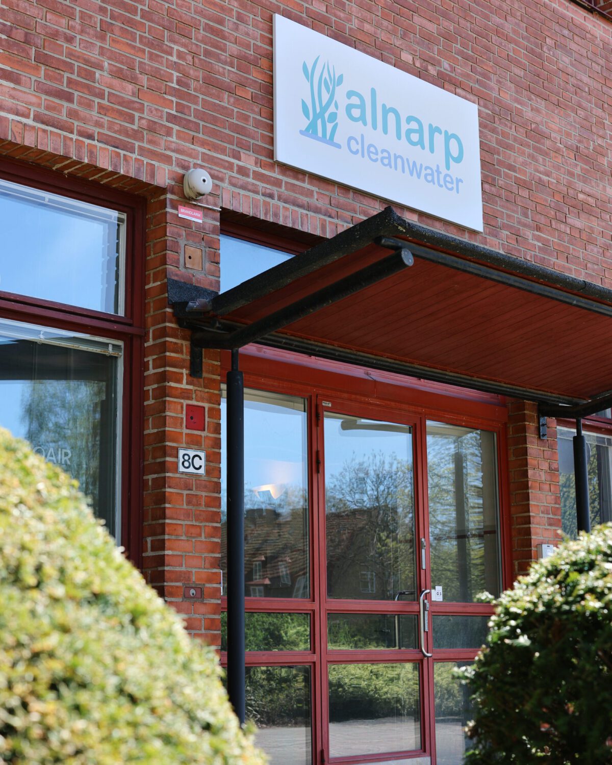 Entrédörren till Alnarp Cleanwaters kontor.